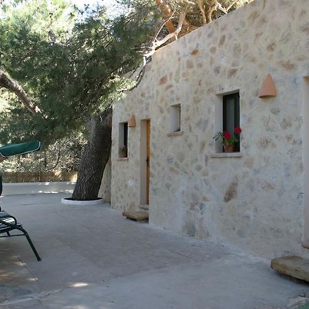 Albergue La Pergola Es Pujols Exterior foto