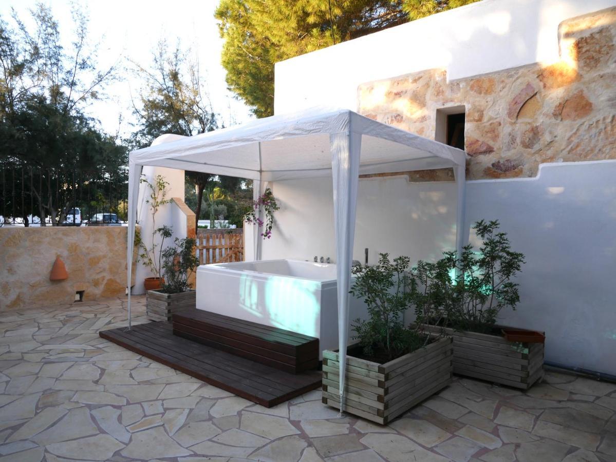 Albergue La Pergola Es Pujols Exterior foto
