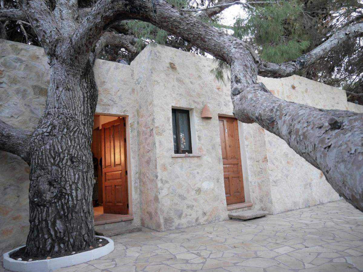 Albergue La Pergola Es Pujols Exterior foto