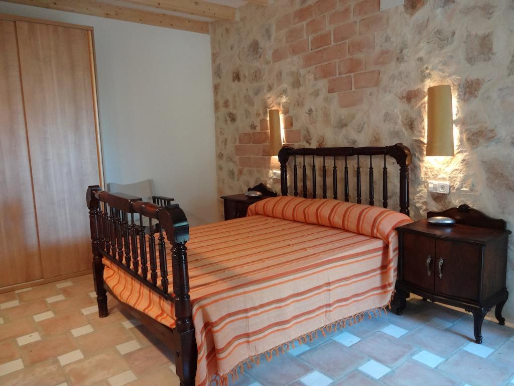 Albergue La Pergola Es Pujols Habitación foto