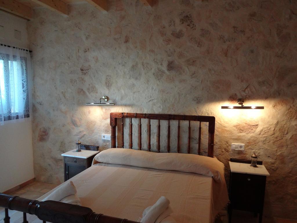 Albergue La Pergola Es Pujols Habitación foto