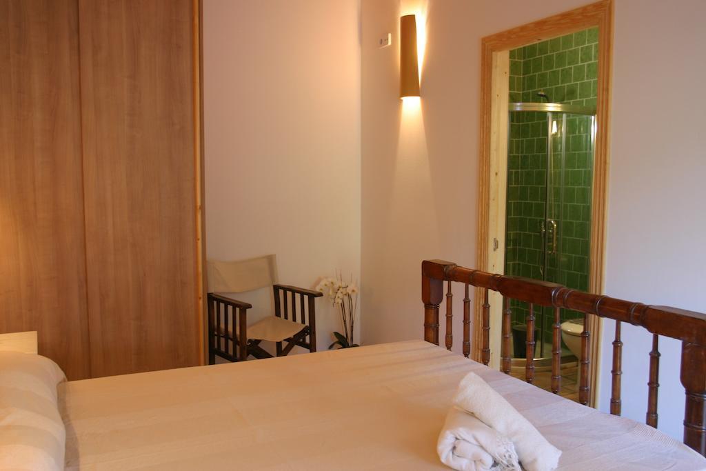 Albergue La Pergola Es Pujols Habitación foto