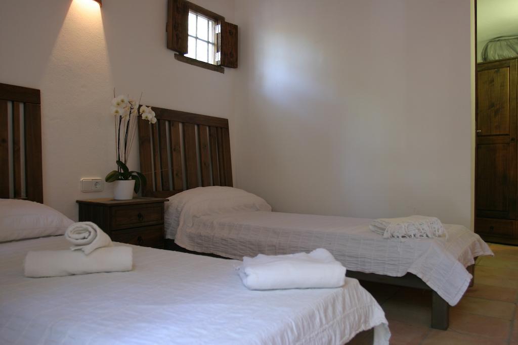 Albergue La Pergola Es Pujols Habitación foto