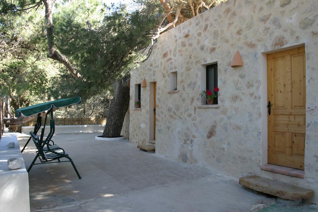 Albergue La Pergola Es Pujols Exterior foto