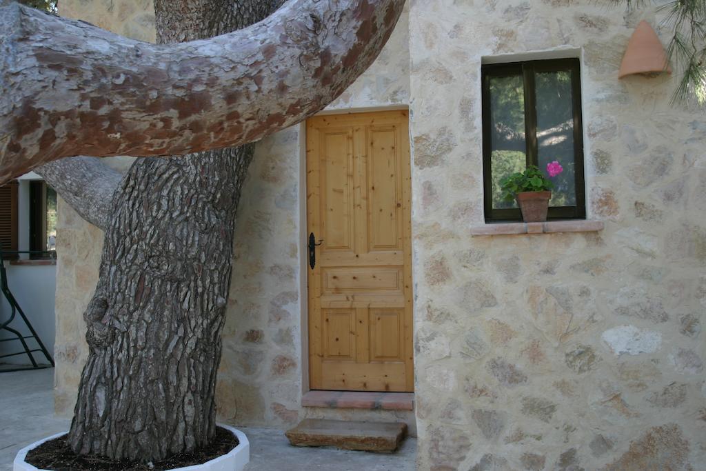 Albergue La Pergola Es Pujols Exterior foto