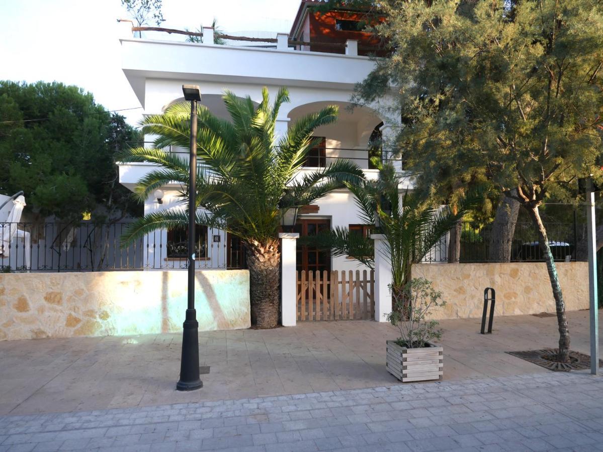 Albergue La Pergola Es Pujols Exterior foto