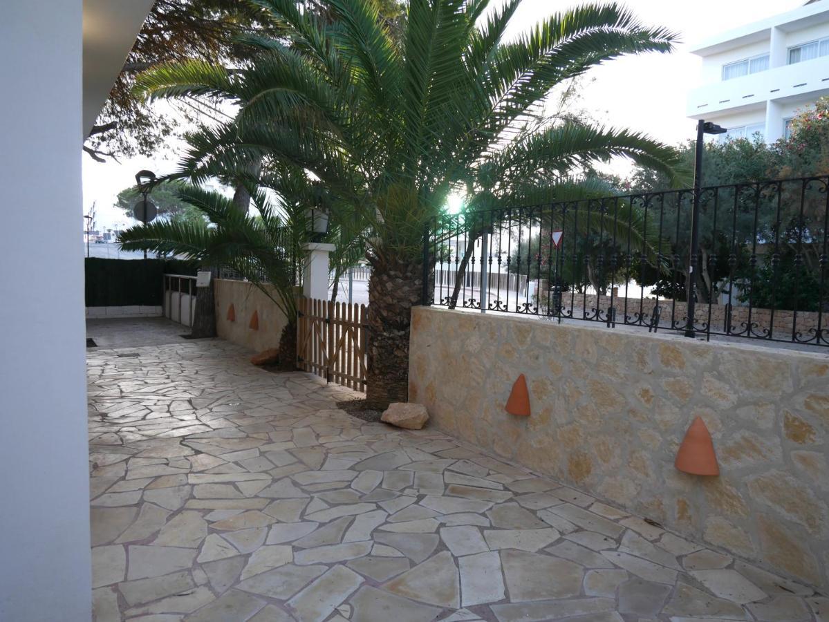 Albergue La Pergola Es Pujols Exterior foto