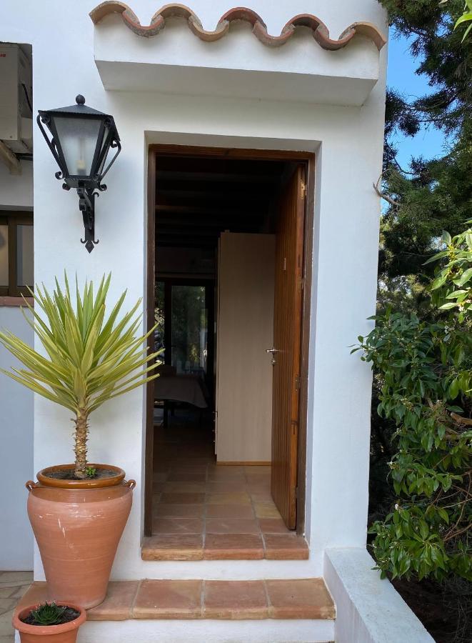 Albergue La Pergola Es Pujols Exterior foto