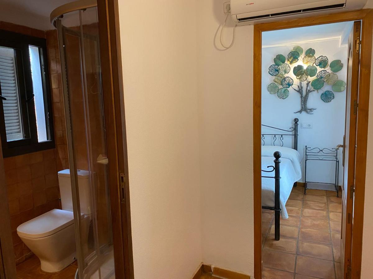 Albergue La Pergola Es Pujols Exterior foto