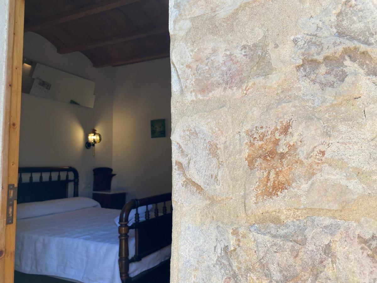 Albergue La Pergola Es Pujols Exterior foto