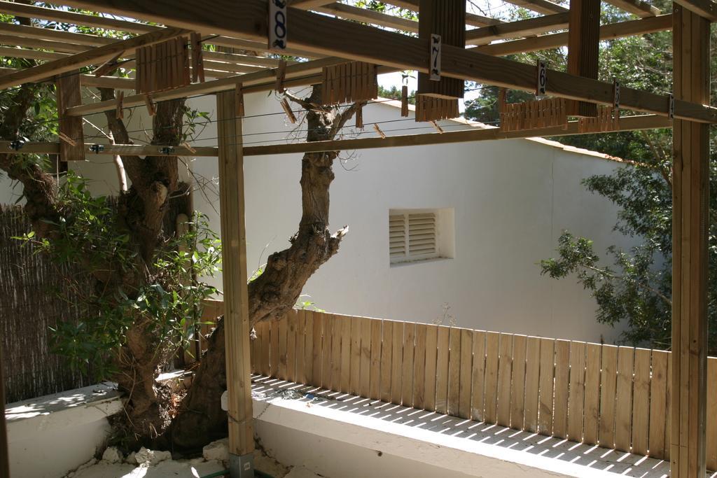 Albergue La Pergola Es Pujols Exterior foto
