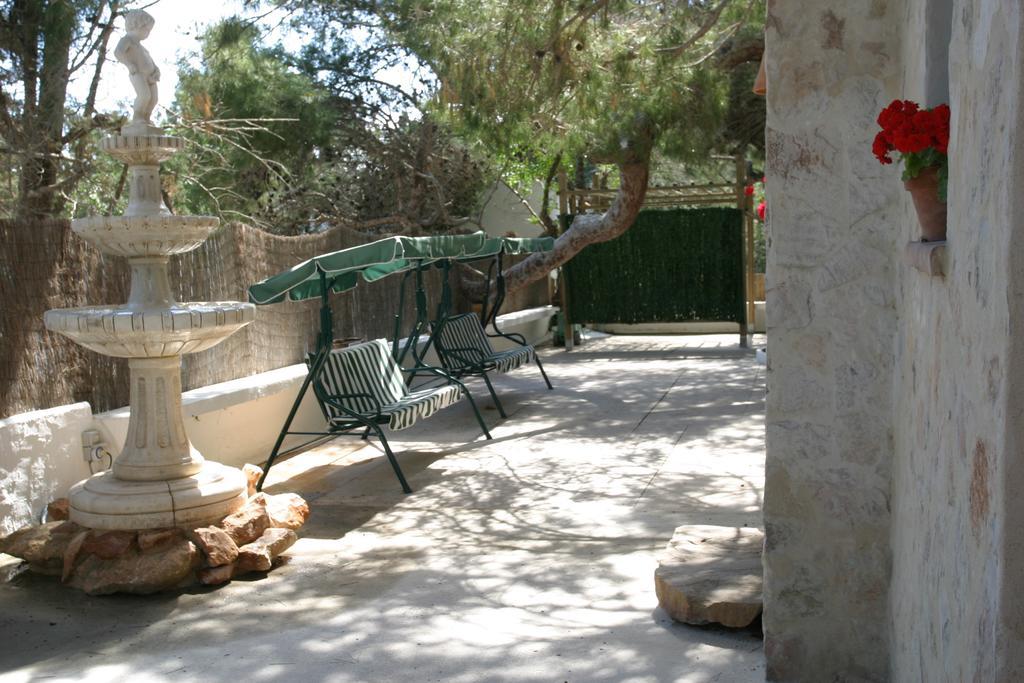 Albergue La Pergola Es Pujols Exterior foto